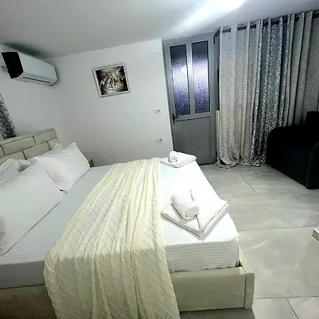 Poda Guest house *